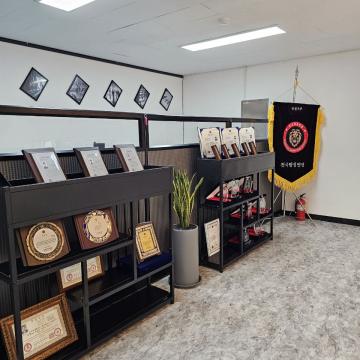 신뢰와 전문성을 바탕으로 문제를 함께 해결해드립니다.